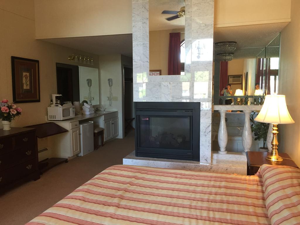 Lockport Inn And Suites Ngoại thất bức ảnh