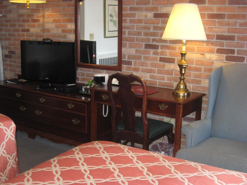 Lockport Inn And Suites Ngoại thất bức ảnh